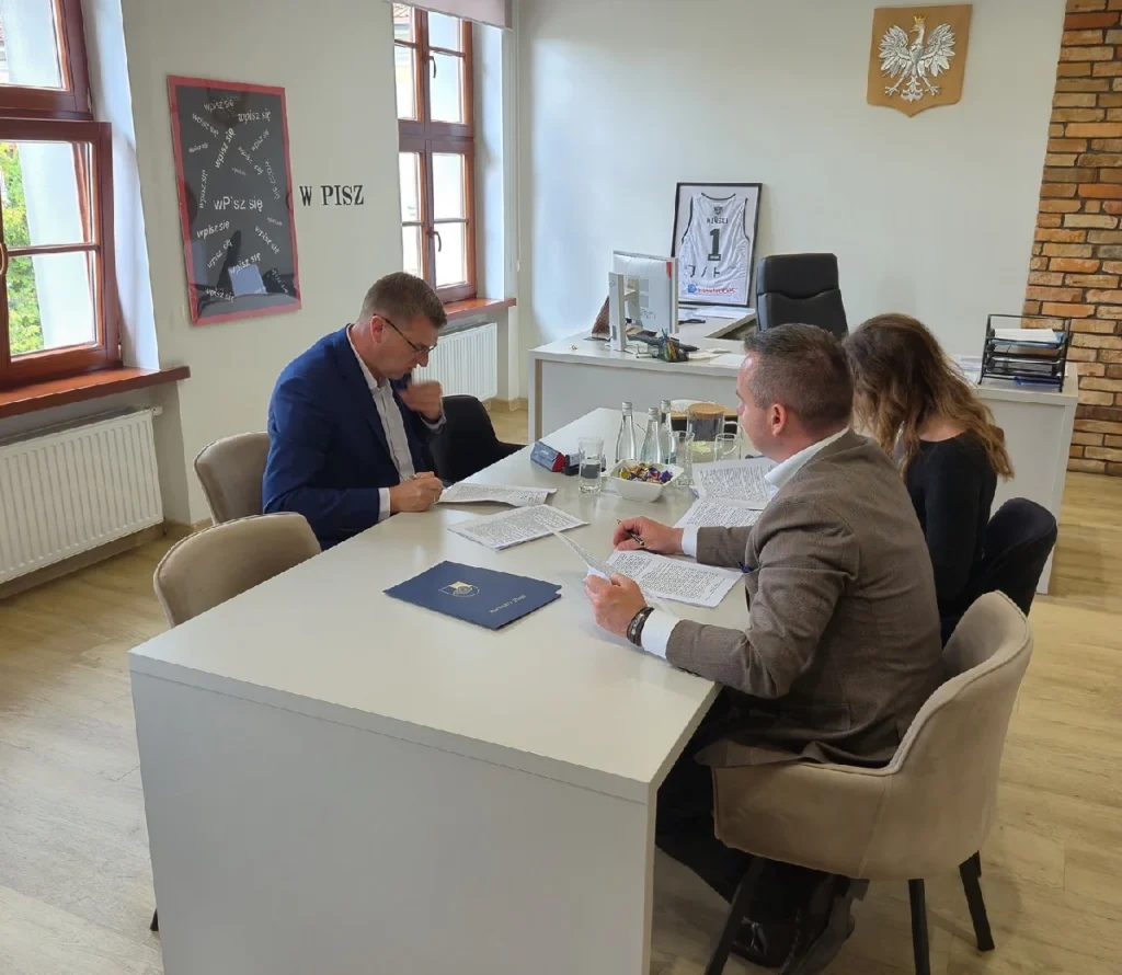 Umowa na przebudowę drogi Snopki–Wąglik podpisana – Gmina Pisz 2025