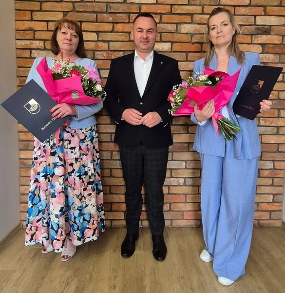 Agnieszka Kucisz i Małgorzata Wyszyńska podczas wręczania nominacji