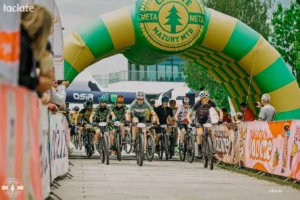 Start wyścigu rowerowego FUN podczas Łaciate Mazury MTB w Piszu – 13 lipca 2025