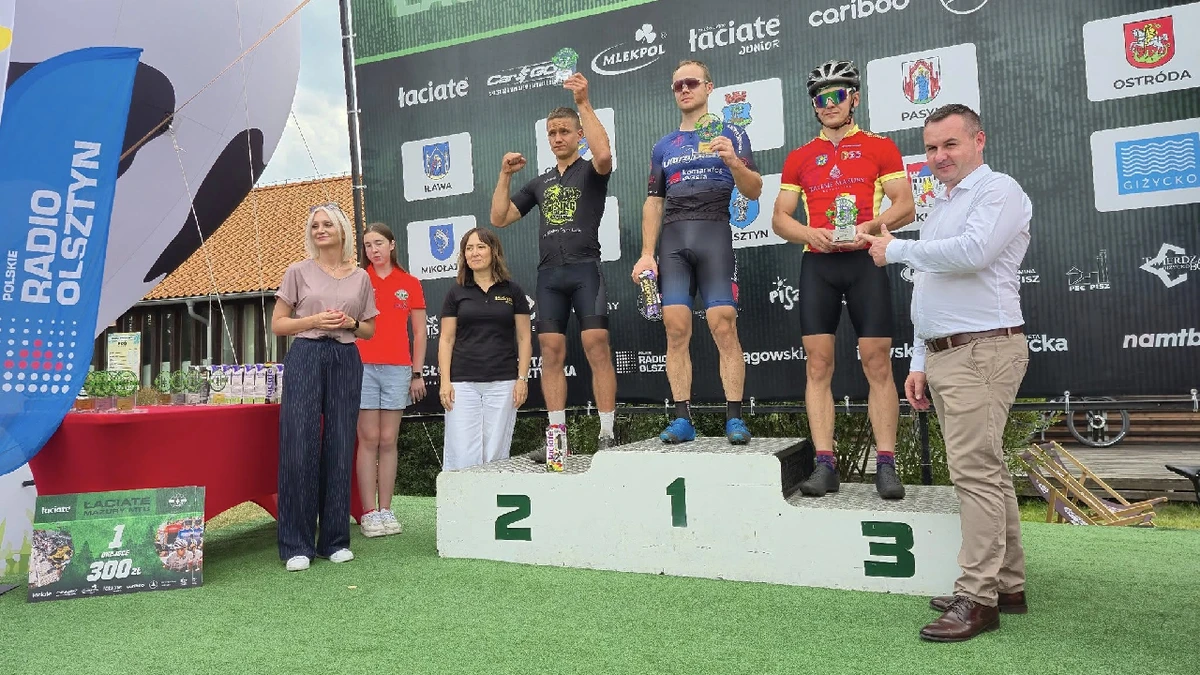 Zawodnicy podczas startu etapu Łaciate Mazury MTB w Piszu – Plaża Miejska, 13 lipca 2025