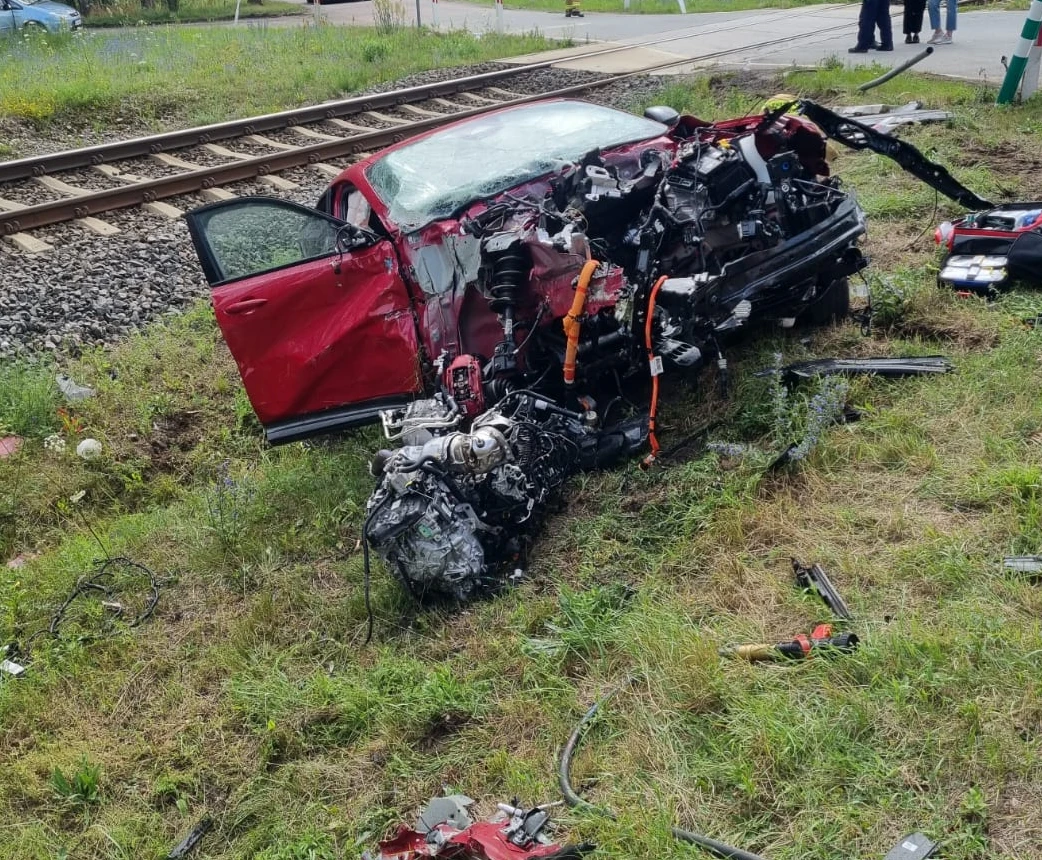 Motocykl i samochód po zderzeniu na trasie Bogumiły–Turowo – działania służb