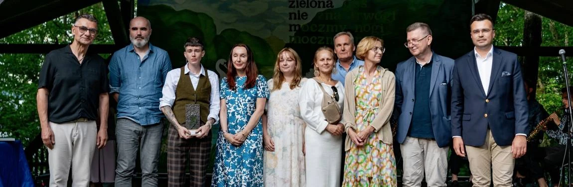 Laureaci nagrody Orfeusza i przedstawiciele jury oraz władz powiatu podczas gali w Praniu, 2025