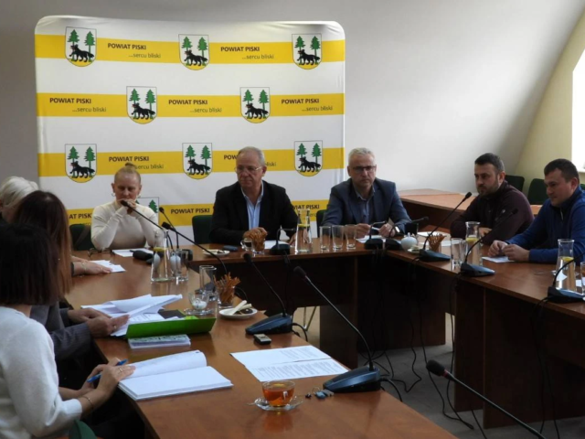 20251014-114756-003-pisz-mazury-pl Spotkanie w Starostwie Powiatowym w Piszu – podpisanie umowy na cyfryzację Szpitala Powiatowego