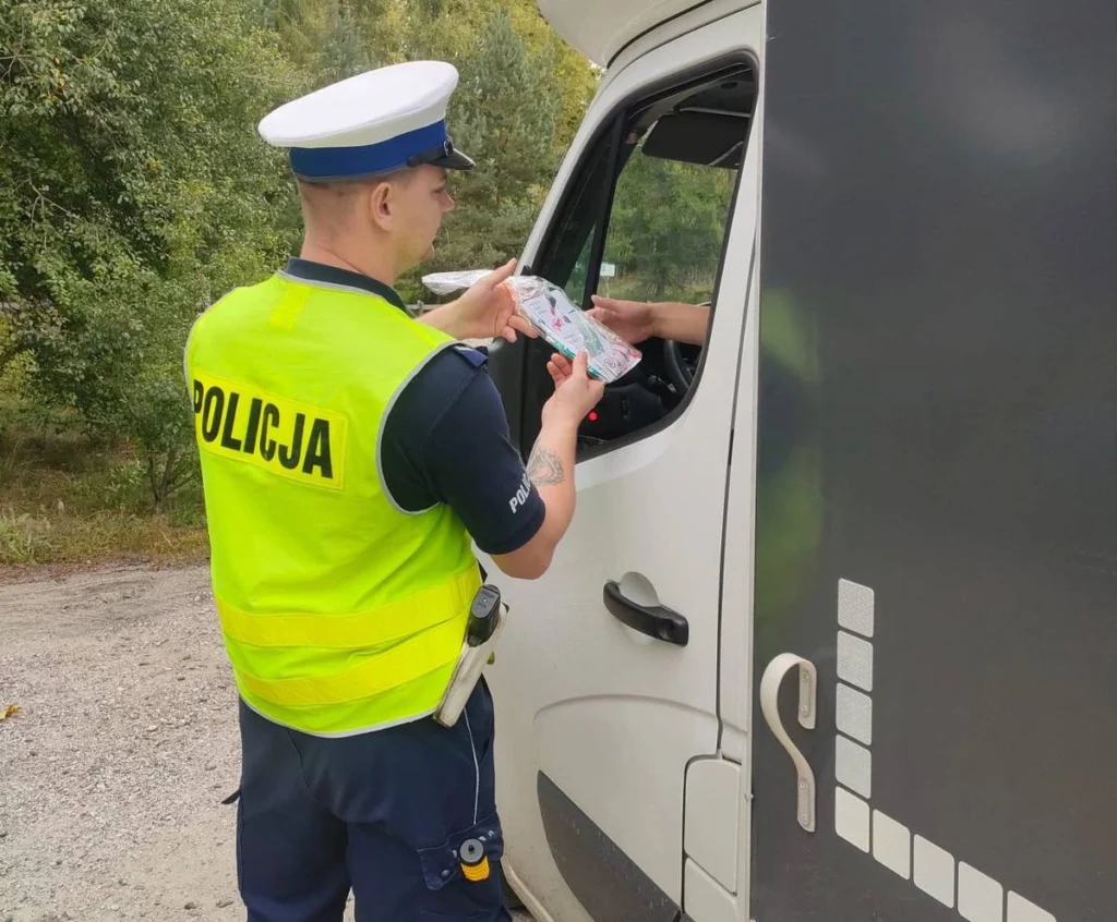 Policjanci z Rucianego-Nidy podczas akcji Egzamin Trzeźwości – kontrole stanu trzeźwości kierowców