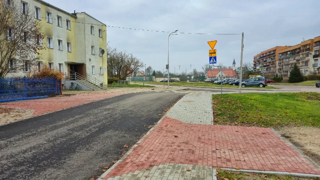 Przebudowana droga i chodnik między ul. Mickiewicza a Sienkiewicza w Piszu