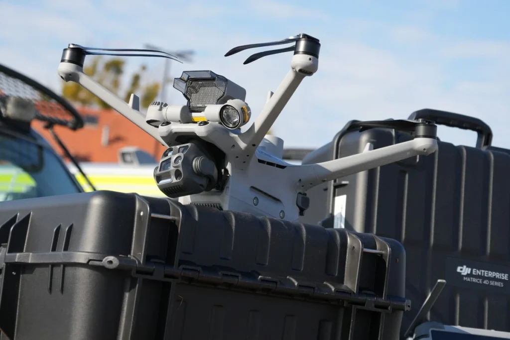 Nowe drony policyjne z kamerą termowizyjną przekazane funkcjonariuszom w regionie